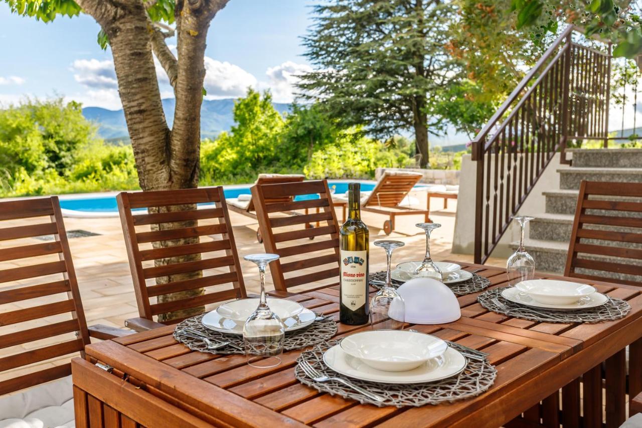 Villa Casa Di Oliva-House With Heated Pool & Jacuzzi In Trilj, Croatia Exterior foto