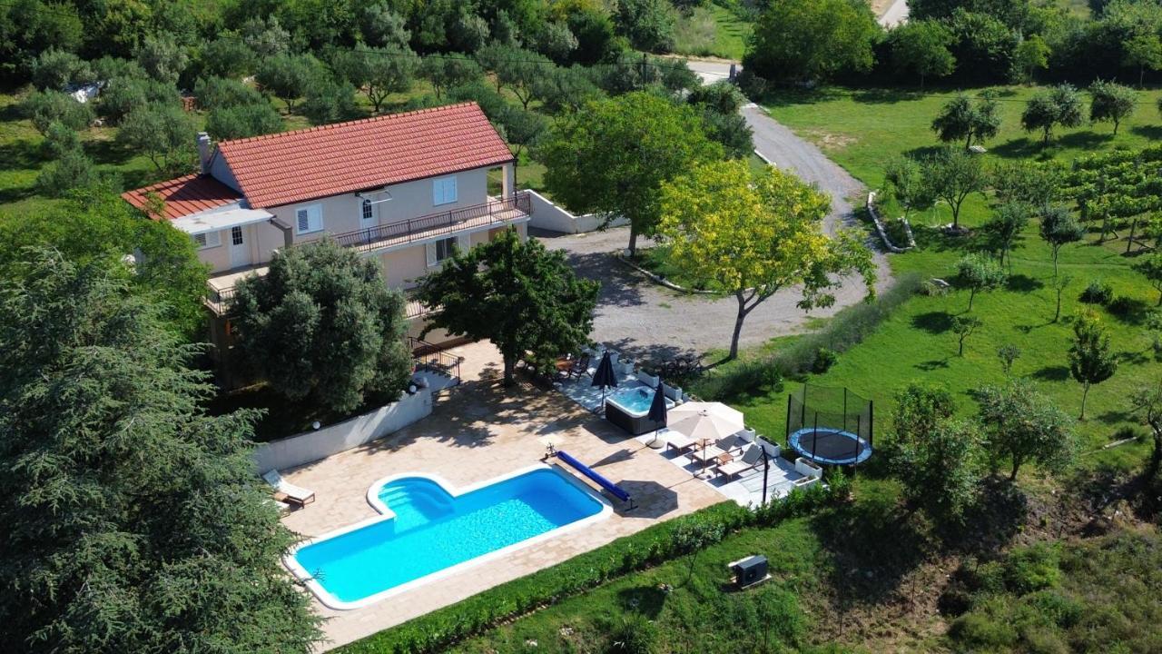 Villa Casa Di Oliva-House With Heated Pool & Jacuzzi In Trilj, Croatia Exterior foto